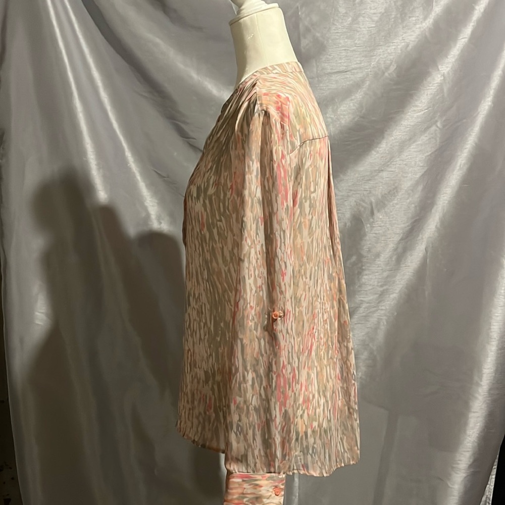 Sheer 3 button tunic - Picture 6 of 6